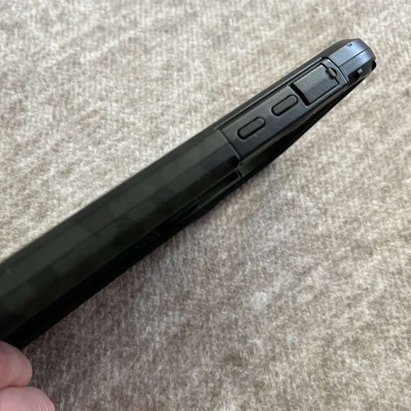 Pelican Shield Case iPhone 12 Pro Max - Picture 3 of 4